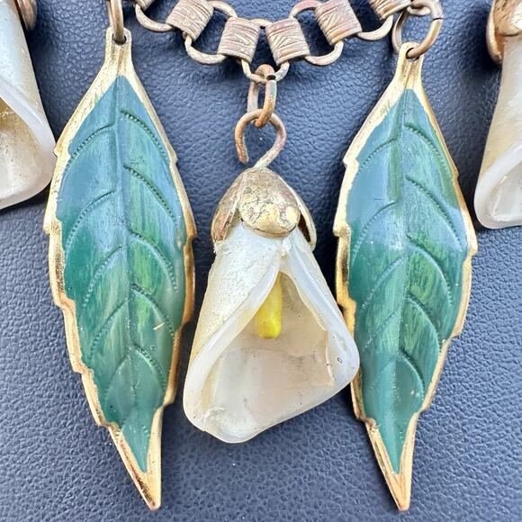 Midcentury Calla Lily Book Chain Rare Flower Enamel Plastic Choker Necklace 16” - Picture 2 of 8